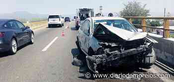 Auto destrozado y conductor en el hospital, saldo de choque en Cuernavaca - Diario de Morelos