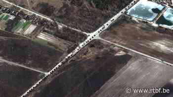 Un convoi de chars russes sur des dizaines de kilomètres : Moscou rassemble ses troupes, la bataille pour Kiev se profile - RTBF