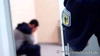 Rosenheimer Bundespolizei stoppt Schleusertour auf der A8