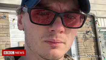 Ukraine crisis: The comic travelling 5,000 miles to fight