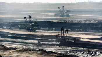 Düsseldorf: Polizeiautos mit Steinen attackiert – fünf Festnahmen - t-online