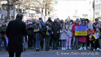 Friedensmarsch der Andernacher Karnevalisten: 1200 zeigen ihre Solidarität mit der Ukraine - Rhein-Zeitung