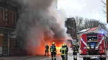Schulbus ging in Erlangen in Flammen auf - weitere Fotos vom Einsatz der Feuerwehr - Nordbayern.de