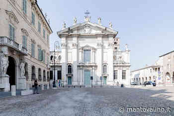 Il vescovo Marco e il parroco greco-cattolico don Ivan insieme in Duomo per la Giornata di preghiera per la pace - Mantovauno.it