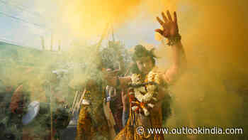 Shivratri Celebrations Inject Dash Of Colour Across India - Outlook India