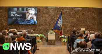 Dichter Stijn De Paepe uit Zele begraven na ingetogen plechtigheid - VRT NWS
