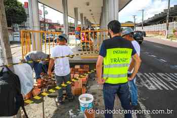 Prefeitura de Manaus (AM) constrói escada em plataforma de ônibus - Diário do Transporte