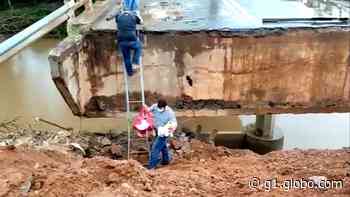 Moradores se arriscam usando escada para passar por ponte sem cabeceira na GO-241 em Formoso; vídeo - Globo.com