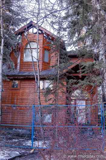 Canmore firefighter saves family in burning home - Rocky Mountain Outlook - Bow Valley News