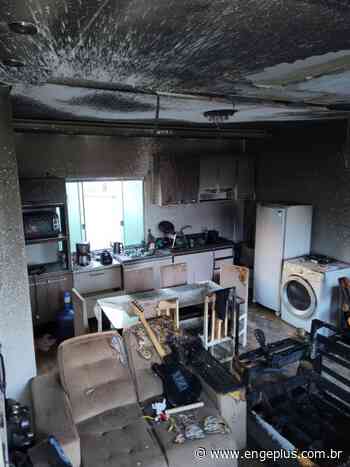 Cozinha e sala de residência são destruídas por incêndio em Imbituba - Engeplus.com.br
