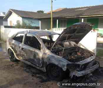 Em Imbituba, bombeiros combatem incêndio em veículo - Engeplus.com.br