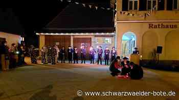 Solidarität für die Ukraine - Friedensgebet auf Rathausplatz in Boll organisiert - Schwarzwälder Bote