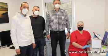 HVZ Daun und Apotheker van Bosveld Heinsius schaffen PCR-Testgerät an - Trierischer Volksfreund