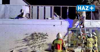 Sturm in Hemmingen: Feuerwehr an Haus am Weidenkamp im Einsatz - HAZ