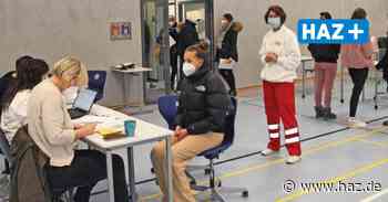 Hemmingen: Hunderte lassen sich in der KGS Hemmingen gegen Corona impfen - HAZ