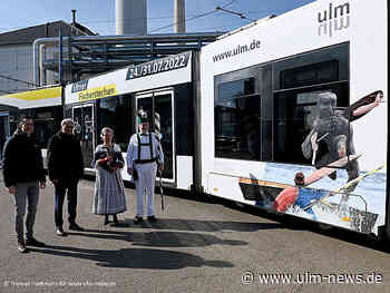 Straßenbahn wirbt für das Fischerstechen in Ulm