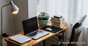 How to Set Up Your Desk Ergonomically for Working or Gaming