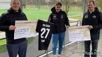 ETB Schwarz-Weiß Essen erhält einen Scheck vom DFB - FuPa