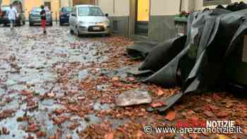 VIDEO | Downburst scoperchia tegole di un tetto nel centro di Bibbiena - ArezzoNotizie