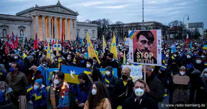 Zehntausende bei Demo in München gegen Angriff auf Ukraine