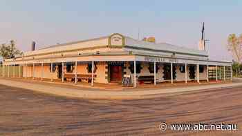 Outback residents fed up after Telstra outage cuts off tourist hotspots