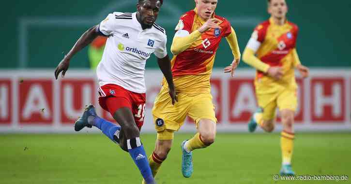 HSV siegt im Elfmeterschießen gegen zehn Karlsruher