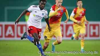 HSV siegt im Elfmeterschießen gegen zehn Karlsruher