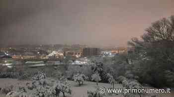 Campobasso sotto la neve, disagi sulle strade. A Termoli mare in burrasca - Primonumero