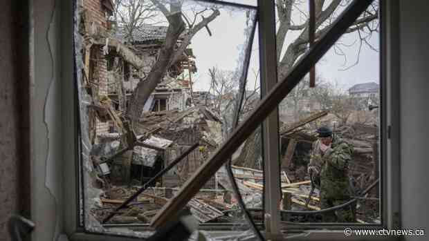 Russians besiege Ukrainian ports as armoured column stalls