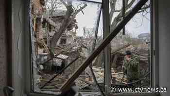 Russians besiege Ukrainian ports as armoured column stalls