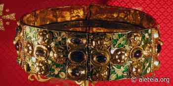 The Iron Crown of Lombardy: The third-class relic that crowned 47 Holy Roman Emperors - Aleteia