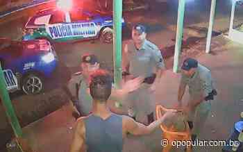 Homem é agredido por policiais militares durante abordagem em Trindade - O Popular