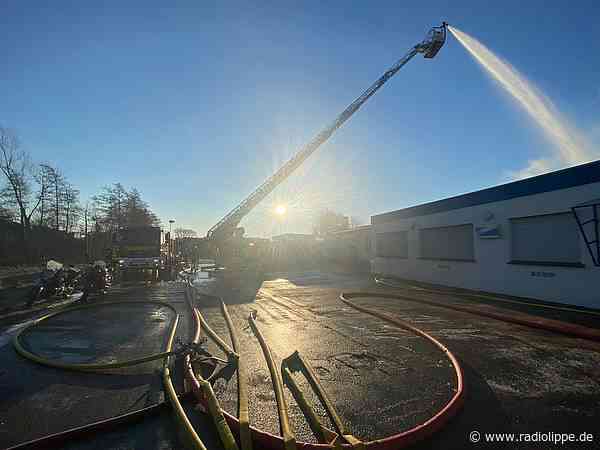 Großbrand in Detmold-Pivitsheide - Fenster und Türen geschlossen halten! - Radio Lippe