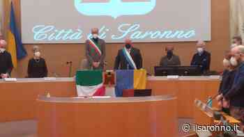 Bandiere e l'inno ucraino e sentiti interventi: Saronno si schiera con l'Ucraina in consiglio comunale - ilSaronno