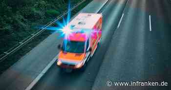 A70 bei Bamberg: Krankenwagen überschlägt sich - 18-Jähriger fährt ungebremst in Kleinbus