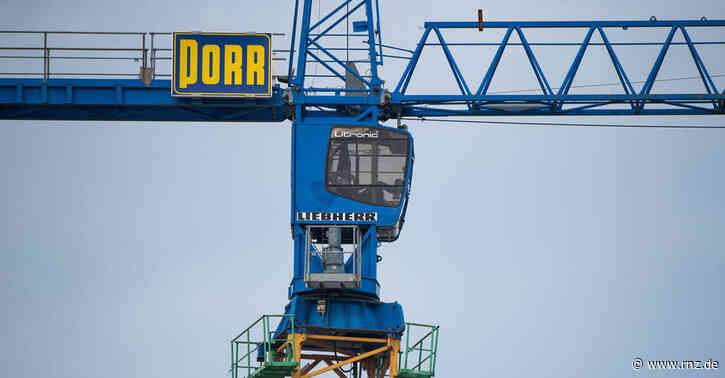 Mannheim:  Baukran bricht ab und stürzt auf Wohnhaus