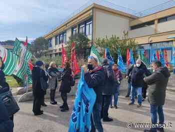Lavoro: protesta a Bari contro bando mense ospedali - Agenzia ANSA