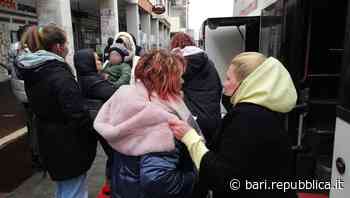 A Bari in fuga dall'orrore della guerra, il viaggio disperato degli ucraini: "Non aiutate noi ma chi è rimasto a combattere" - La Repubblica