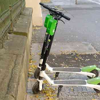 Plettenberg: Mann fährt mit E-Scooter Busfahrgast an - Radio MK