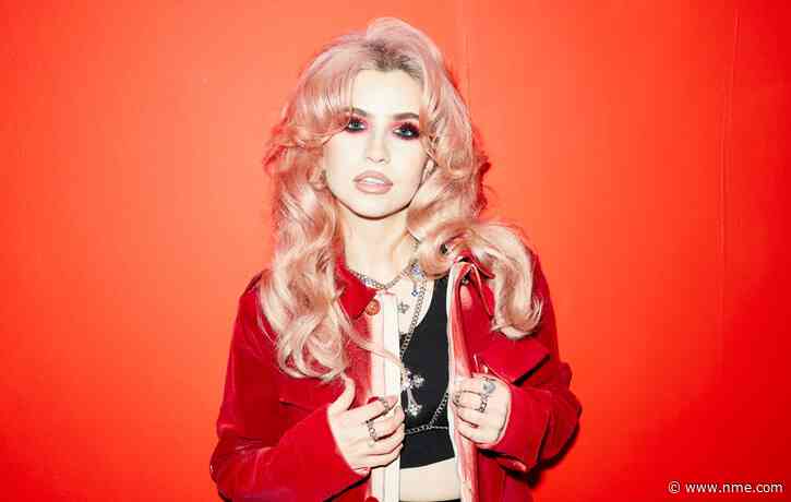 Abby Roberts praises “great coach and mentor” Halsey at the BandLab NME Awards 2022