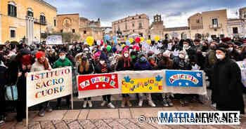 Matera città della Pace: ecco il sostegno degli studenti. Le foto - Matera News