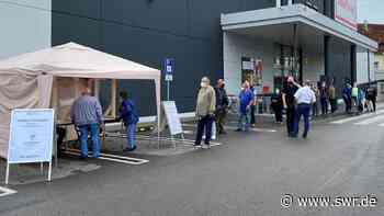 Corona-Impfung: Giengen vergibt Termine vor Supermarkt - SWR Aktuell