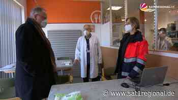 VIDEO | Impfaktion an den Tafeln: Ministerpräsident Weil in Springe dabei - Sat.1 Regional