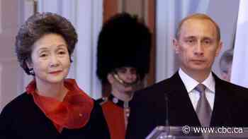 Adrienne Clarkson returns Russian Order of Friendship to protest Ukraine invasion