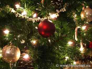 Natale a Santarcangelo di Romagna: addobbi riciclati per le vetrine e il centro - MeteoWeb
