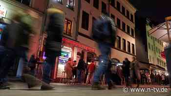 Messerangriffe in Düsseldorf: Mutmaßliche Täter stellen sich der Polizei - n-tv NACHRICHTEN