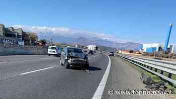 Incidente con pirata in tangenziale a Orbassano: tampona un'auto che finisce contro il guardrail, poi scappa - TorinoToday