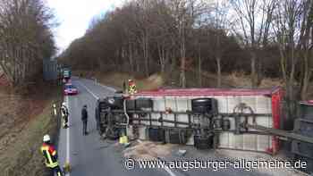 Aichach: Sturmtief Ylenia: Lastwagen kippt auf B300 um - Straße ist wieder frei | Aichacher Nachrichten - Augsburger Allgemeine
