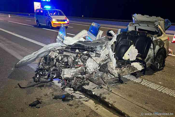 22-jarige crasht, gaat spookrijden en rijdt in op vakantiegangers: man sterft, vrouw nog kritiek