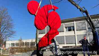 Moderne Skulptur im Ulmer Dichterviertel aufgestellt